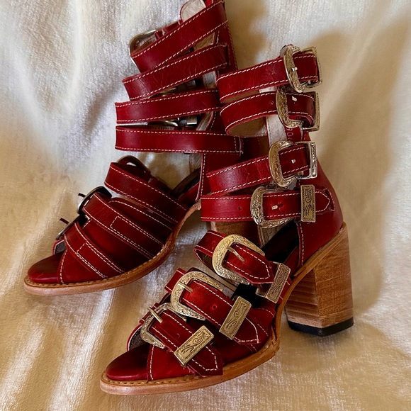 Freebird Brooklyn Red Women’s Red Strappy Buckle Sandals - - Picture 2 of 7